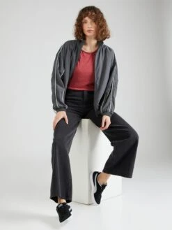 Ragwear T-shirts Shirt MINTT Dames Framboos -Kledinglijn Winkel 487e8dce86d79bb81db6c58da33f301c