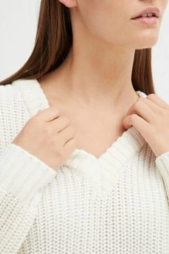 OXMO Basic Truien Trui Dames Wit -Kledinglijn Winkel b22fb8bad2eb2c3109543081e7421481